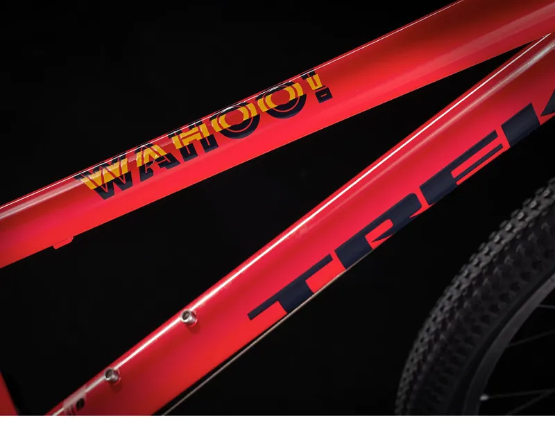 Trek Wahoo 24 Kids Hybrid Bike in Viper Red-3